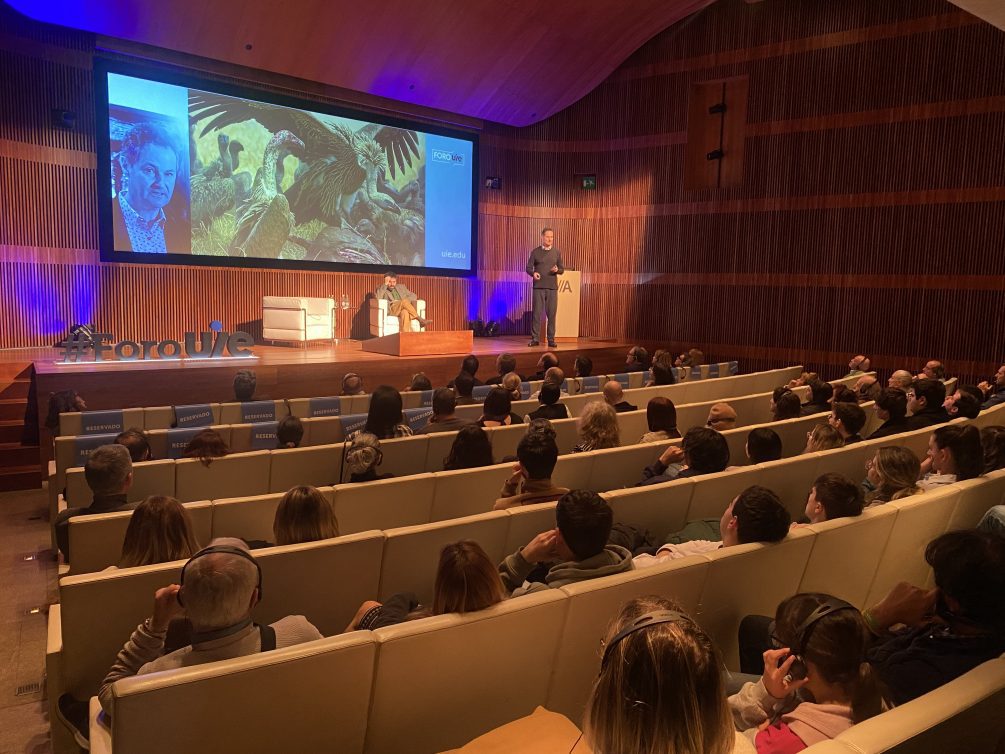 Foro UIE: «Who’s Upside Down, Us or the Bats? Evoking Empathy Through Animal Portraiture» por Tim Flach (subtitulado)