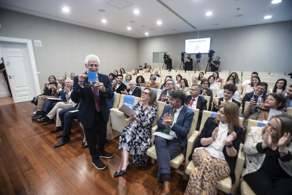 Acto de entrega del I Premio Internacional Afundación de Investigación Educativa a Robert F. Arnove