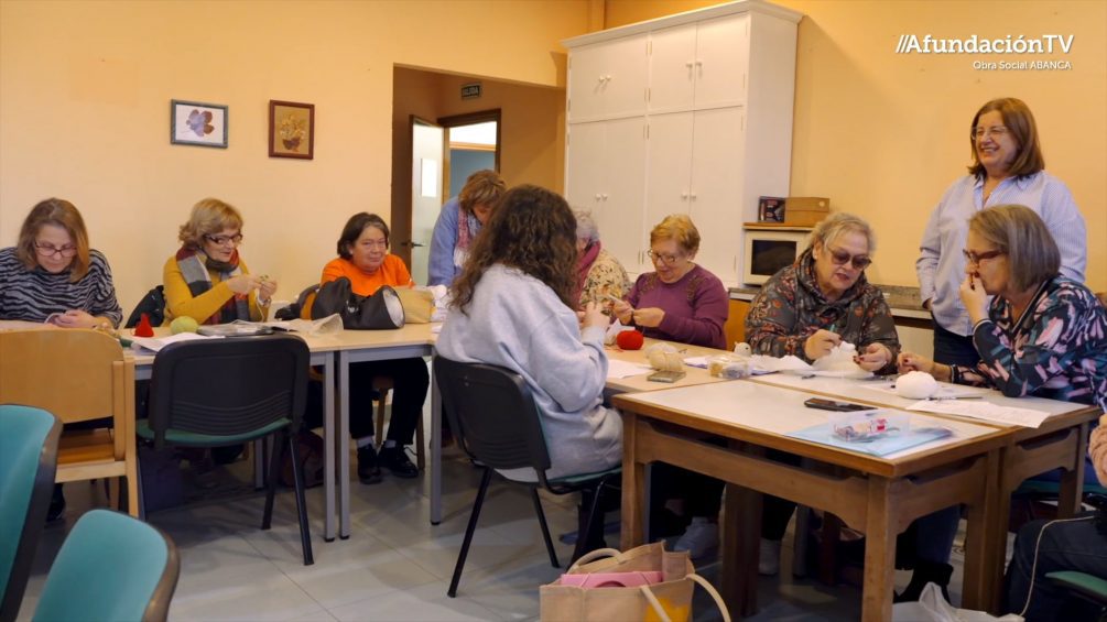 Entramos en el taller solidario del Espazo +60 Afundación de Betanzos