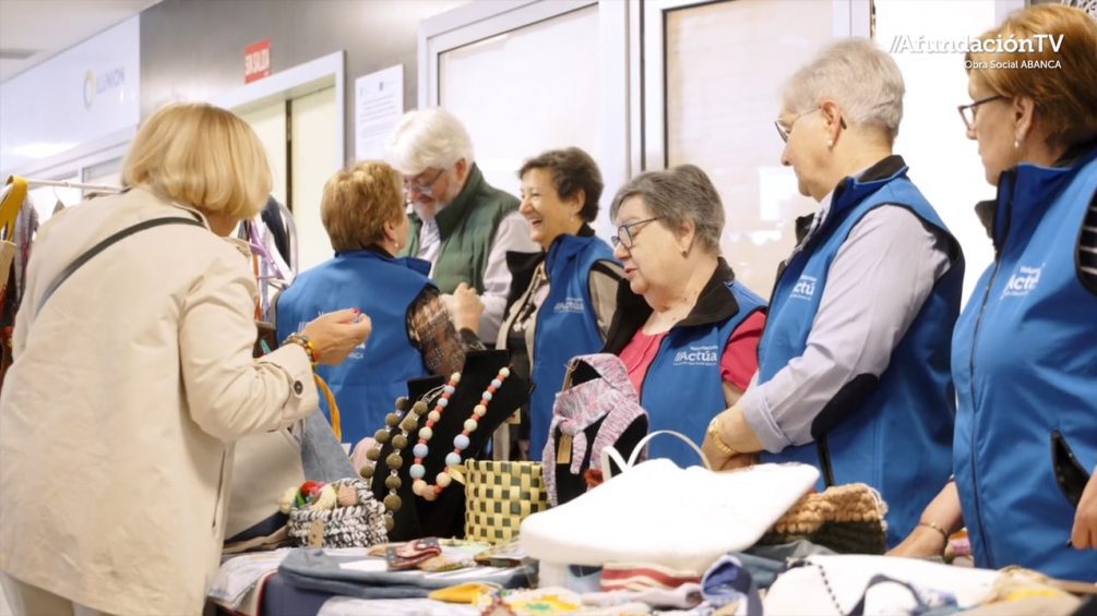 Visitamos el taller y el mercado solidario del Espazo +60 Afundación de Ourense en el CHUO
