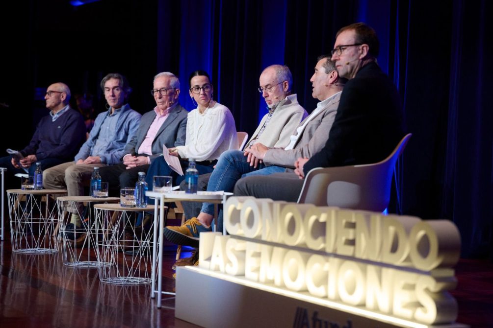 Mesa redonda: «Conociendo las emociones. Voces de participantes: hombres mayores y el desafío de la expresión emocional en el programa»