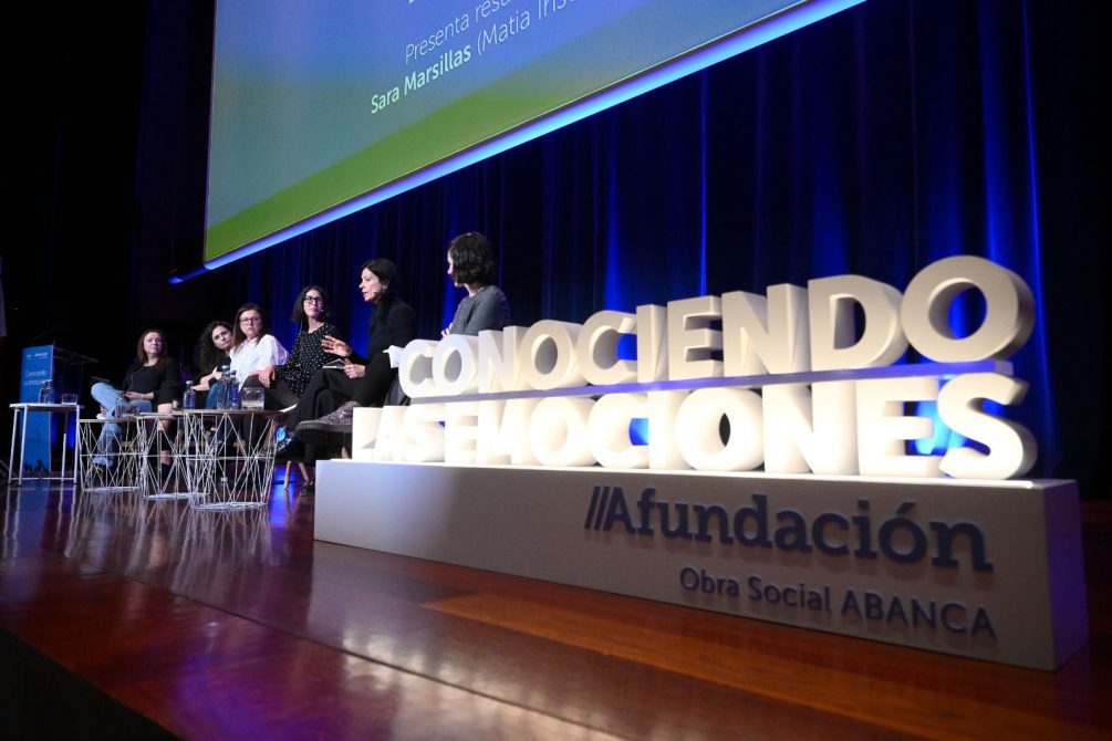 Mesa redonda: «Emociones en entornos de cuidado: la adaptación del programa y su impacto en residencias y centros de día»