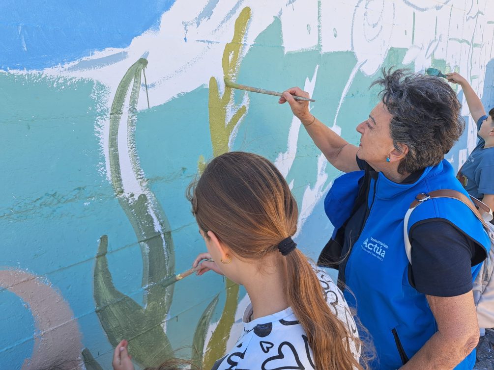 Pintamos un mural anticontaminante en Portonovo dentro de la campaña «O mar empeza aquí»